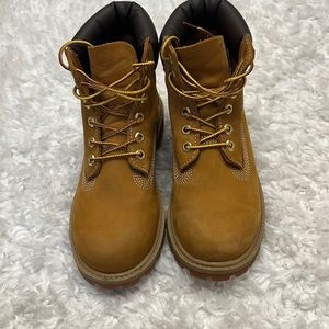 Timberland boots tan youth kids size 2 EUC